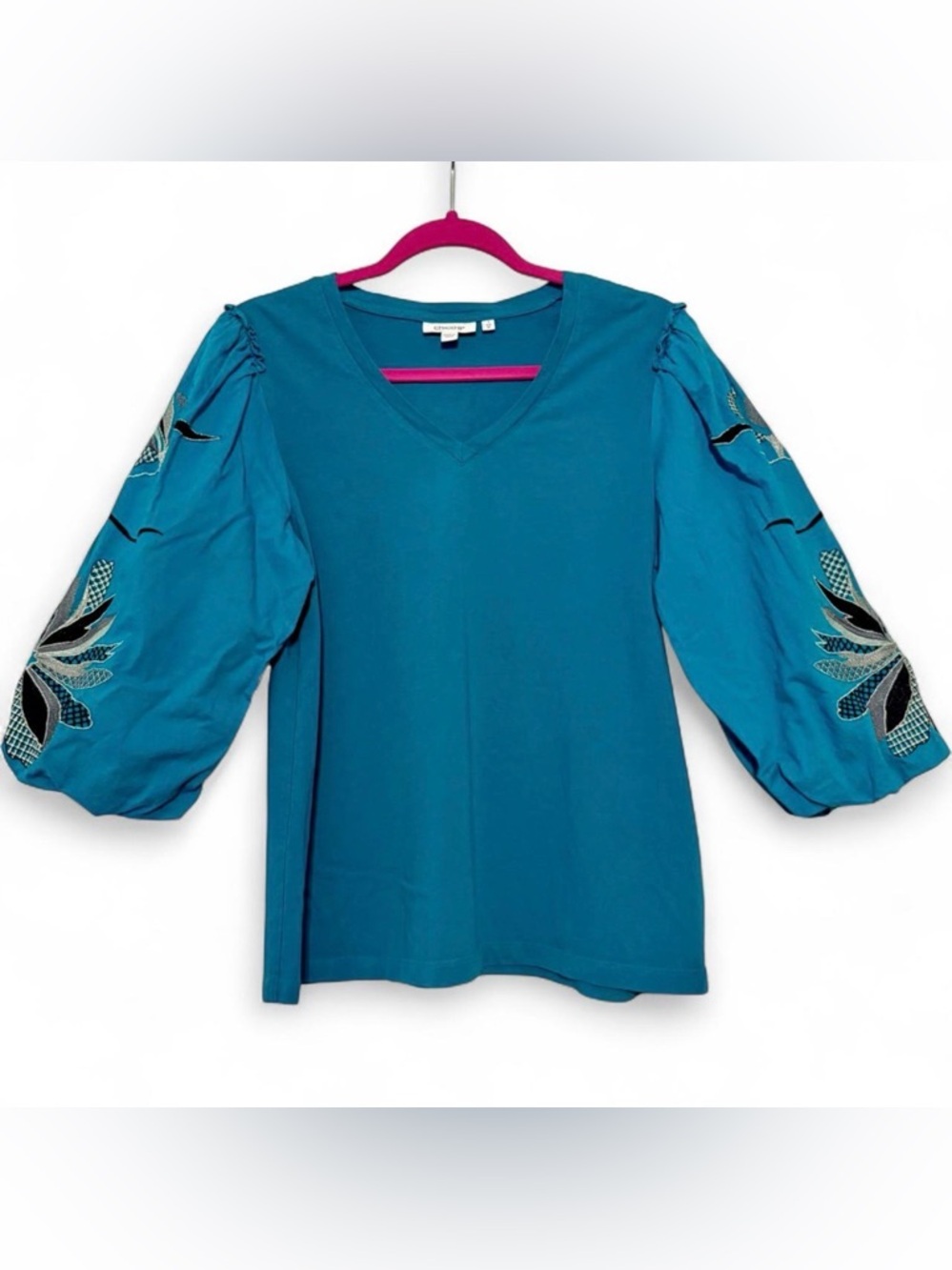 EUC Chico’s aqua embroidered puff sleeve blouse